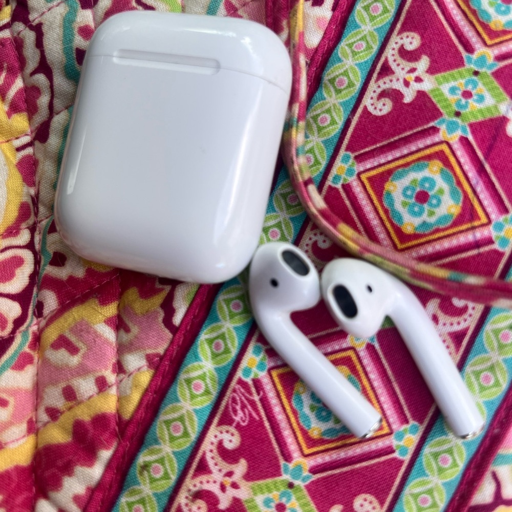 Apple Air pods - Picture 1 of 2